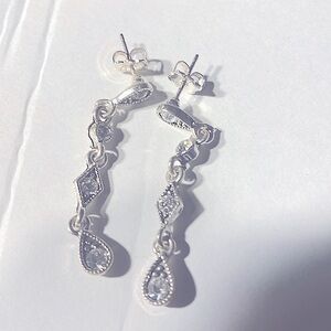 Beautiful crystal drop earrings - bright silver